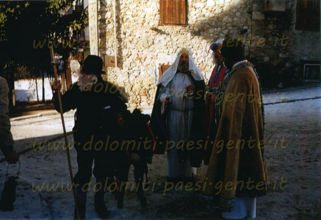 http://www.dolomiti-paesi-gente.it