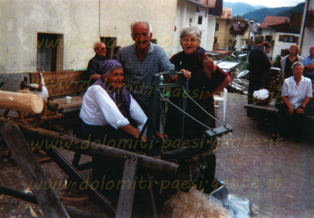 http://www.dolomiti-paesi-gente.it