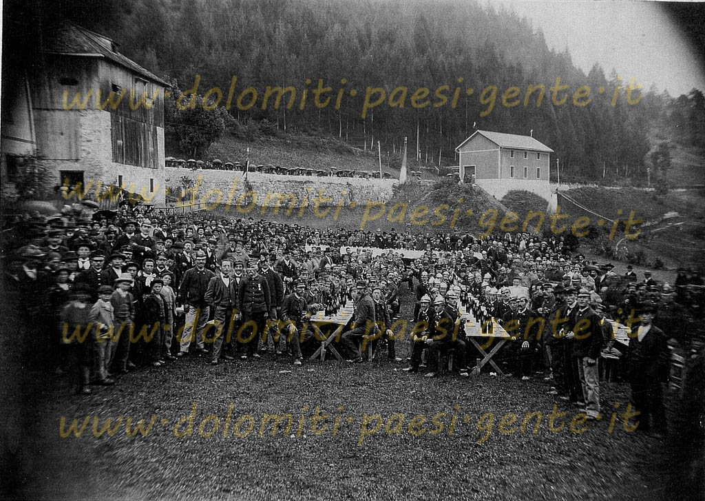 http://www.dolomiti-paesi-gente.it