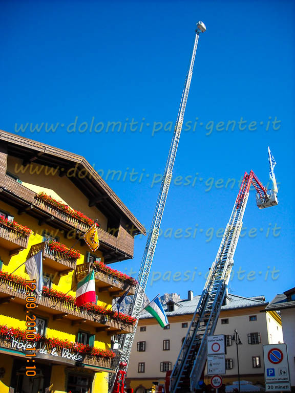 http://www.dolomiti-paesi-gente.it