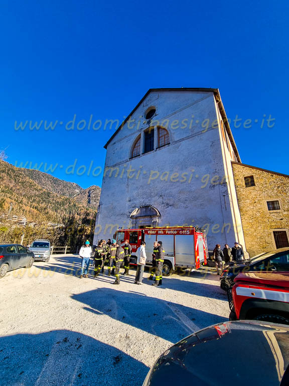 http://www.dolomiti-paesi-gente.it