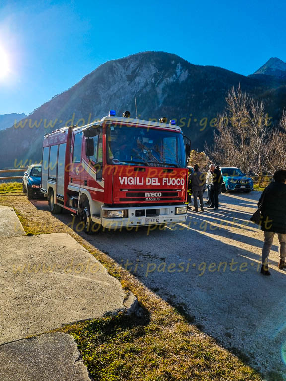 http://www.dolomiti-paesi-gente.it