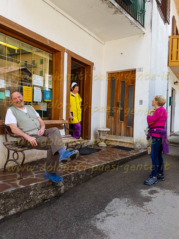 http://www.dolomiti-paesi-gente.it